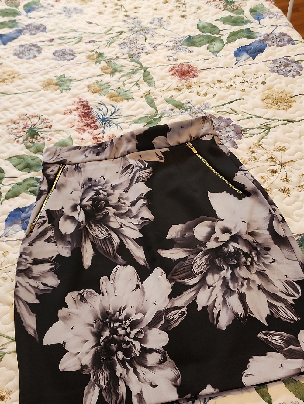 H&M Black and Gray Floral Pencil Skirt with Gold Zipper Accents